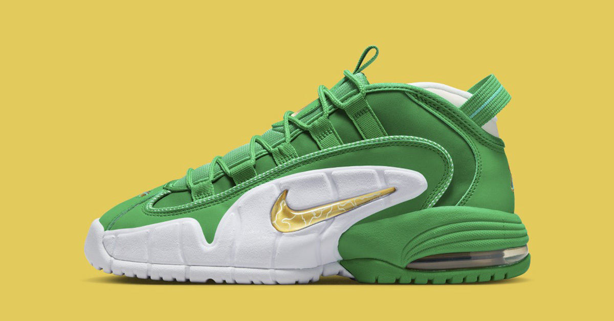 Nike bietet mit dem When Nike and the NBA formalized their partnership earlier this year „Stadium Green“ einen festlichen Sneaker für die Weihnachtszeit